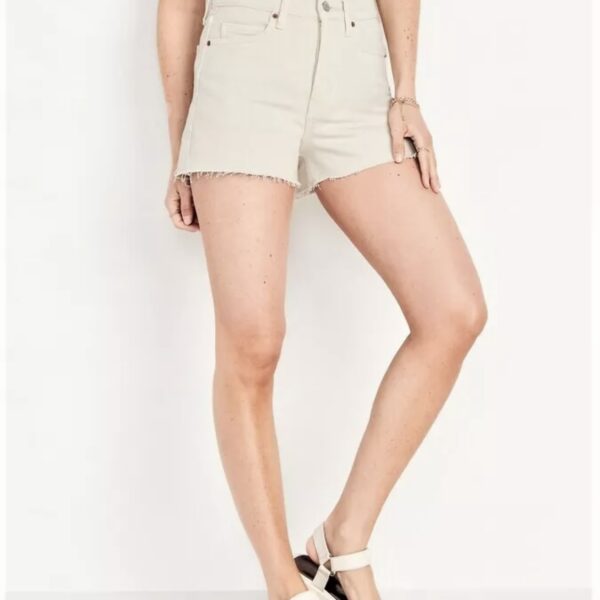 OLD NAVY Higher High Rise Sky-Hi A-Line 3” Inseam Ecru Size 4